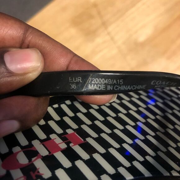 Coach Landon jelly  black flip flop thong sandals with gold bow, size 6 - Picture 6 of 9